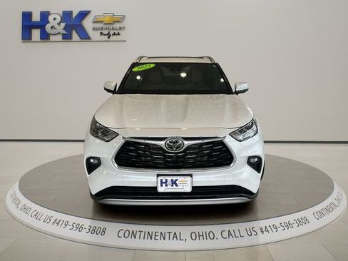 Used 2025 Toyota Highlander Platinum AWD/4WD image 2