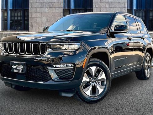 Used 2023 Jeep Grand Cherokee 4WD 4xe image 2