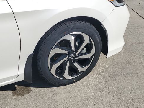 Used 2017 Honda Accord EX-L image 7