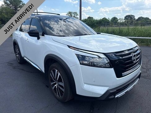 Certified 2025 Nissan Pathfinder Platinum AWD/4WD image 3