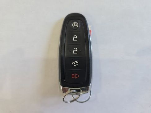Used 2015 Ford Escape Titanium w/ Equipment Group 301A AWD/4WD image 32