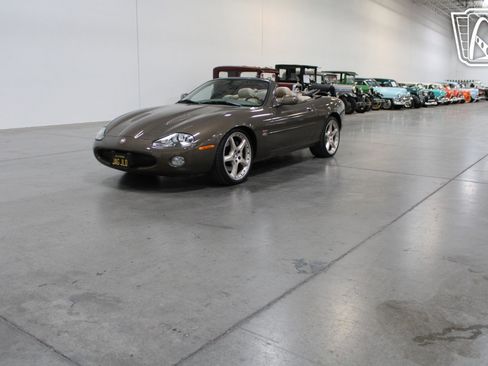 Used 2001 Jaguar XK8 Convertible image 10