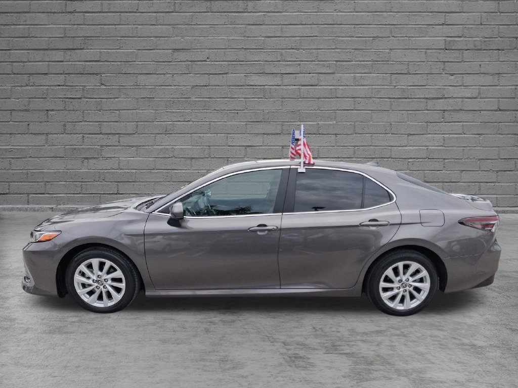 Used 2024 Toyota Camry LE FWD image 4