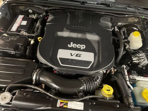 Used 2014 Jeep Wrangler Unlimited Sahara w/ Trailer Tow Group image 20