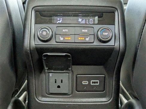 Certified 2023 GMC Acadia SLT w/ Preferred Package image 22