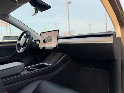 Used 2023 Tesla Model Y Long Range image 13