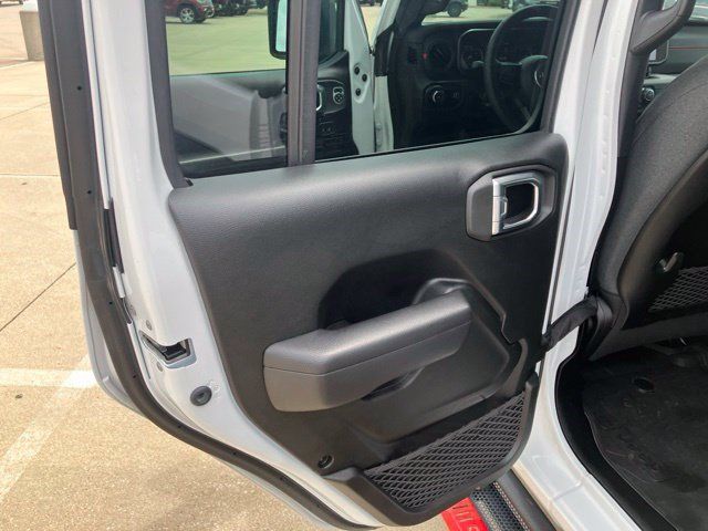 Used 2024 Jeep Wrangler Unlimited Rubicon w/ Convenience Group AWD/4WD image 25