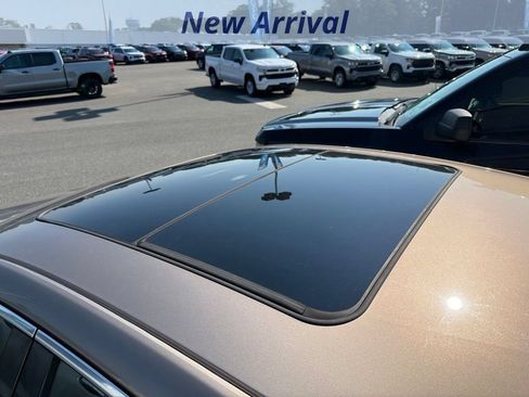 Used 2018 Chevrolet Malibu Premier w/ Premier Sun and Wheel Package FWD image 8