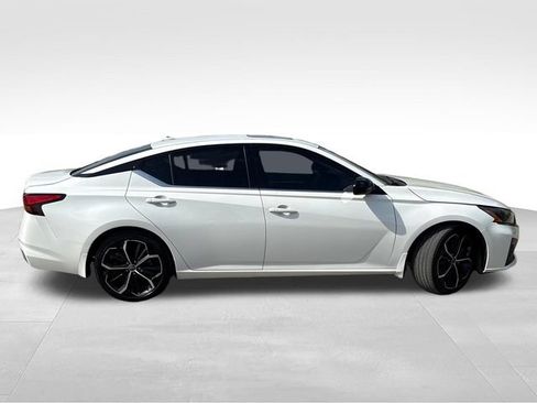Certified 2024 Nissan Altima 2.5 SR w/ SR Premium Package FWD image 9