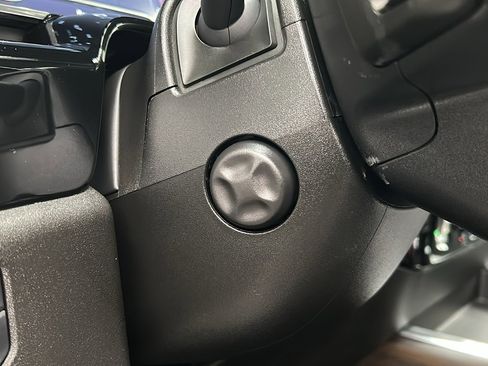 Used 2023 GMC Sierra 1500 SLT image 30