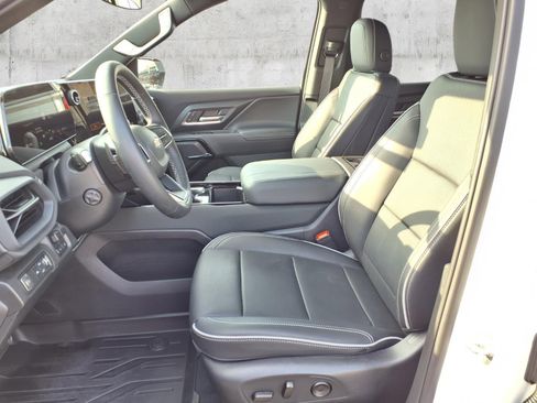 New 2025 Chevrolet Silverado EV LT image 4