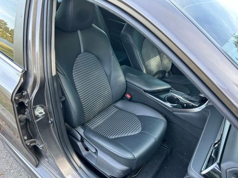 Used 2020 Toyota Camry SE image 15