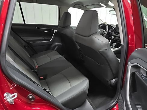 Used 2022 Toyota RAV4 XLE AWD/4WD image 17