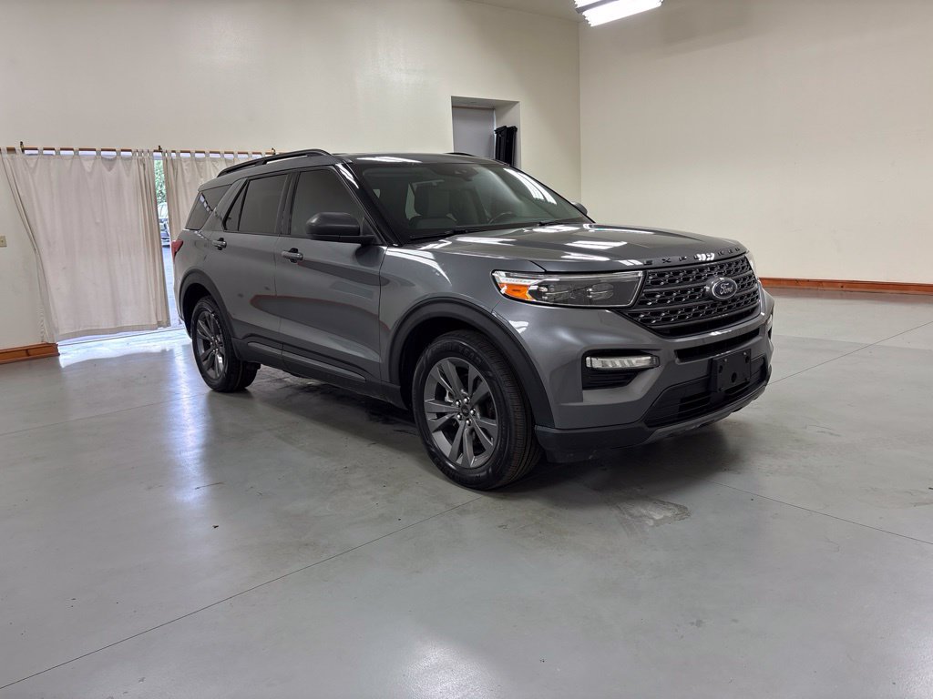 Used 2021 Ford Explorer XLT w/ Equipment Group 202A AWD/4WD image 2