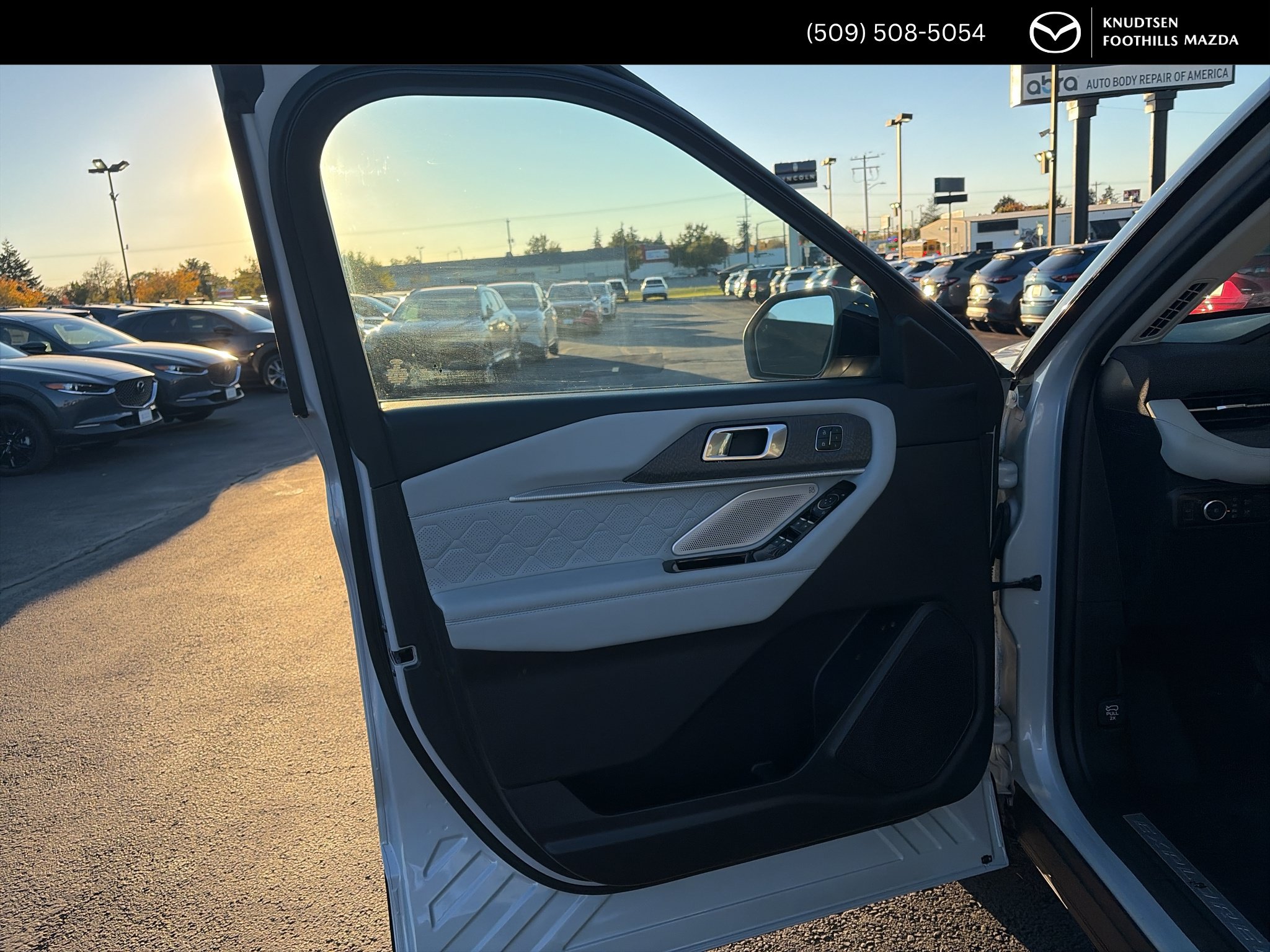 Used 2025 Ford Explorer Platinum w/ Ultimate Package AWD/4WD image 10