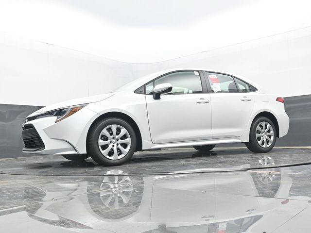 Used 2025 Toyota Corolla LE FWD image 25