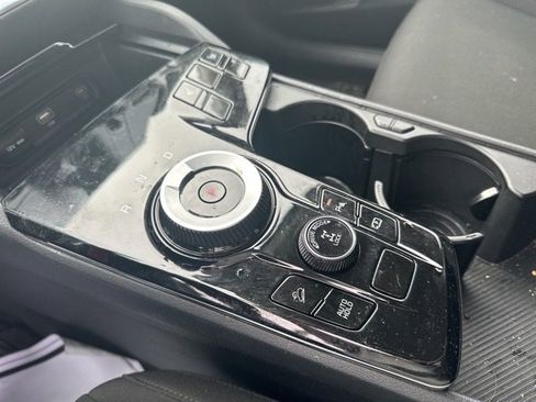 Certified 2025 Kia Sportage LX image 9