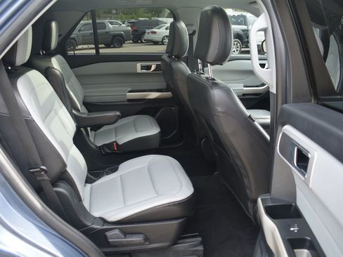 Used 2021 Ford Explorer XLT w/ Equipment Group 202A AWD/4WD image 22