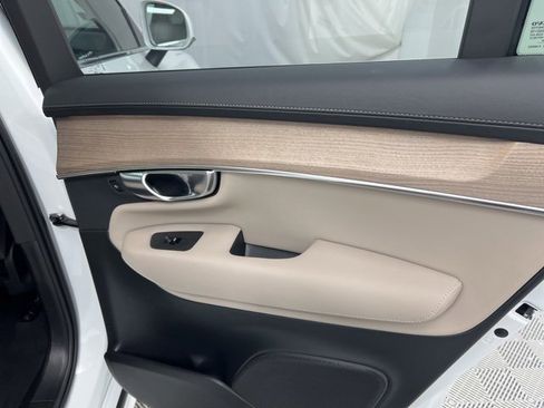 New 2026 Volvo XC90 B6 Plus w/ Protection Package Premier image 18