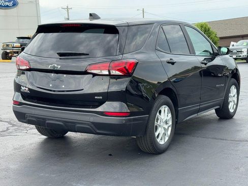 Used 2022 Chevrolet Equinox LS w/ LS Convenience Package AWD/4WD image 3