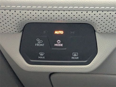 Used 2024 Volkswagen Atlas SE image 25