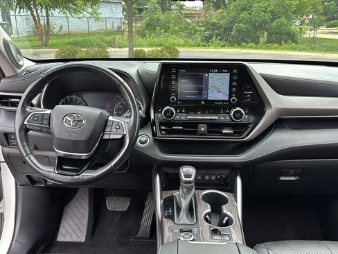 Used 2021 Toyota Highlander Limited AWD/4WD image 16