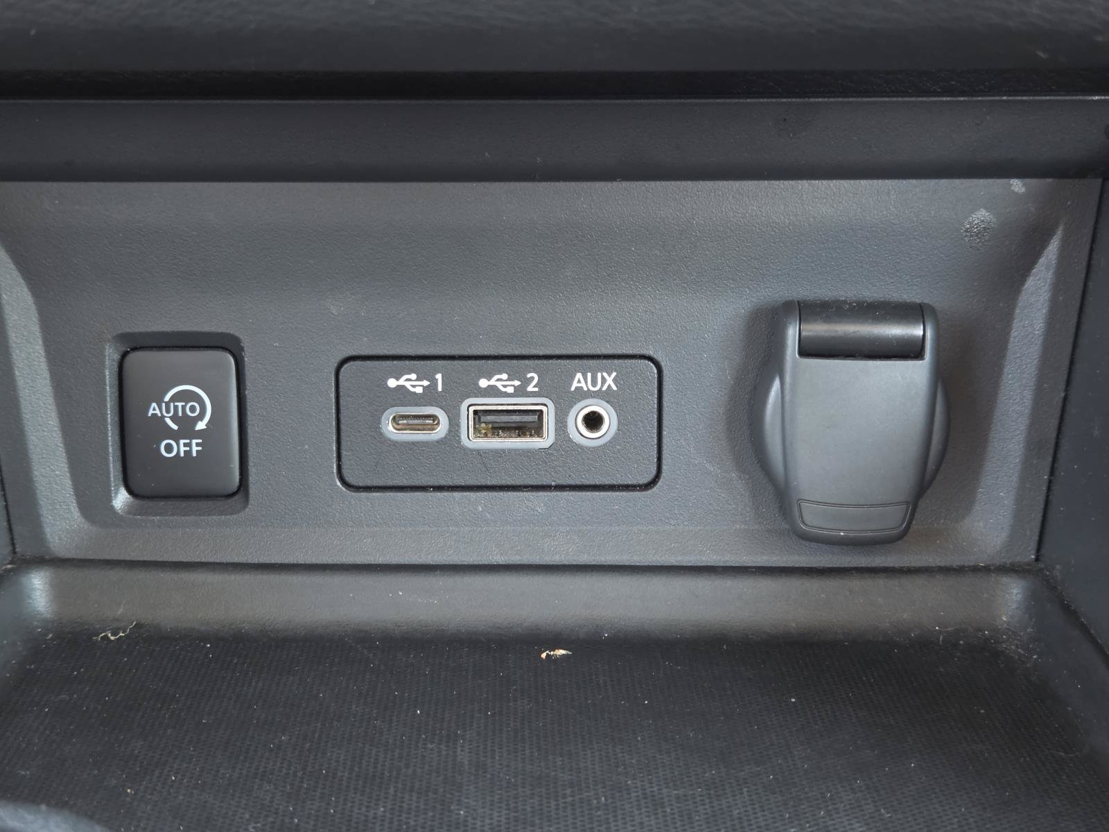 Used 2025 Nissan Sentra SR FWD image 16