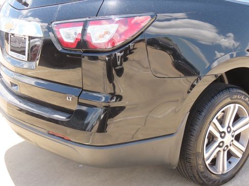 Used 2017 Chevrolet Traverse LT FWD image 12
