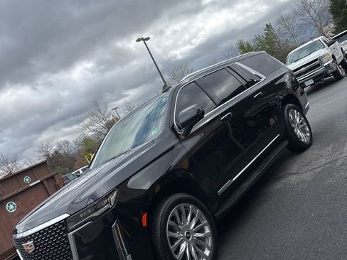 Used 2023 Cadillac Escalade ESV Premium Luxury image 3