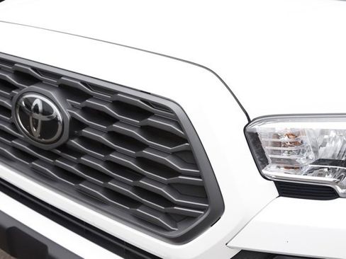 Used 2023 Toyota Tacoma TRD Off-Road image 9