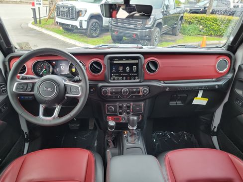 Used 2023 Jeep Wrangler Unlimited Rubicon 4xe image 15