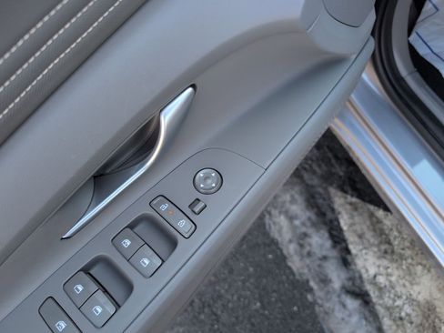 Certified 2025 Hyundai Elantra SEL image 11