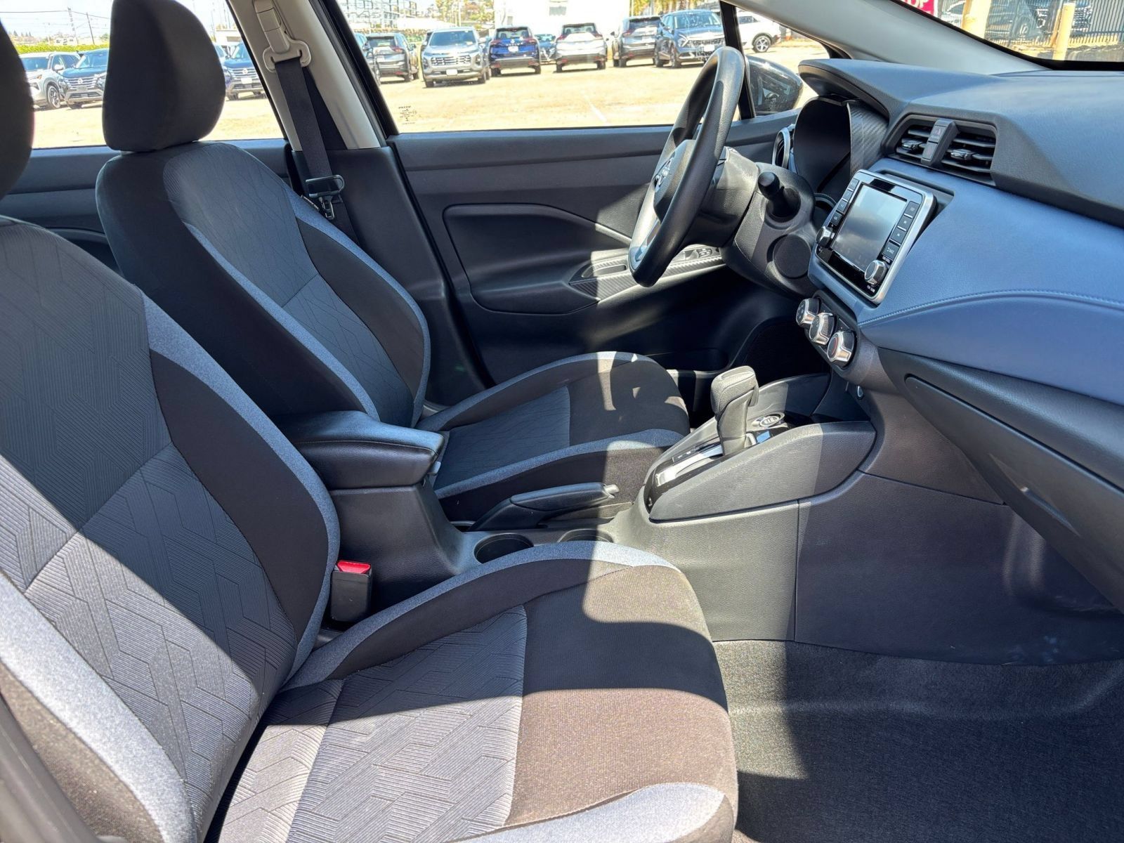 Used 2025 Nissan Versa SV FWD image 33
