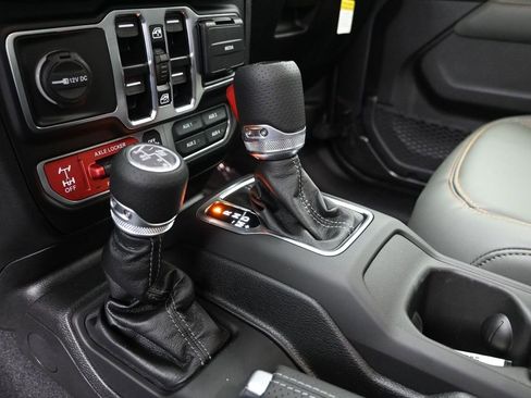 New 2025 Jeep Gladiator Mojave image 21