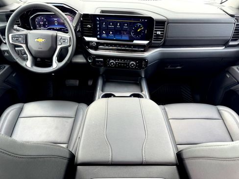 Used 2025 Chevrolet Silverado 3500 LTZ w/ LTZ Convenience Package image 23