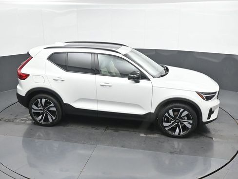 New 2026 Volvo XC40 B5 Ultra w/ Climate Package AWD/4WD image 33