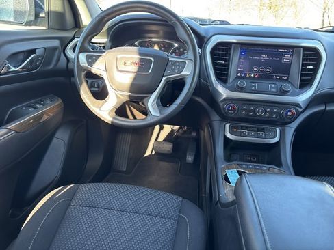 Used 2023 GMC Acadia SLE image 18