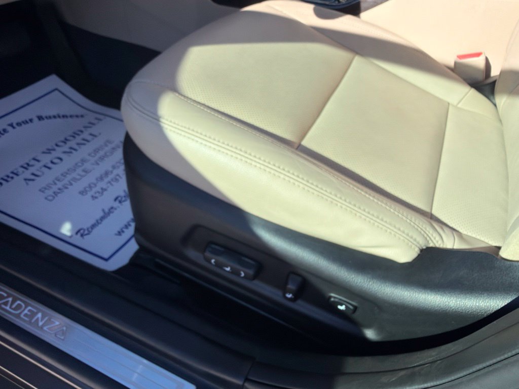 Used 2014 Kia Cadenza Premium FWD image 17