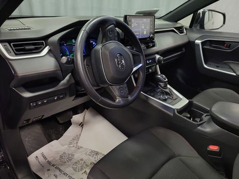 Used 2021 Toyota RAV4 SE image 13