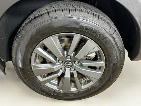 Used 2024 Nissan Pathfinder SV image 11