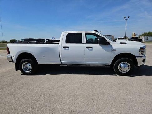 New 2026 RAM 3500 Tradesman AWD/4WD image 39