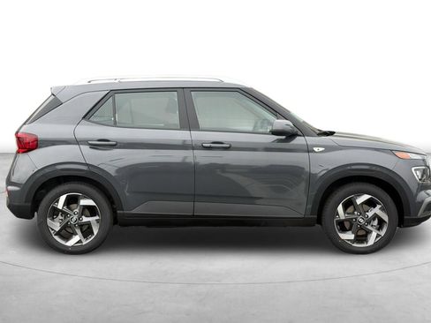 Used 2026 Hyundai Venue SEL FWD image 9