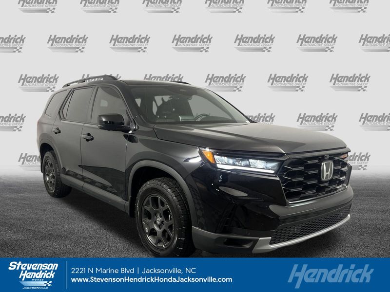 Certified 2025 Honda Pilot TrailSport image 1