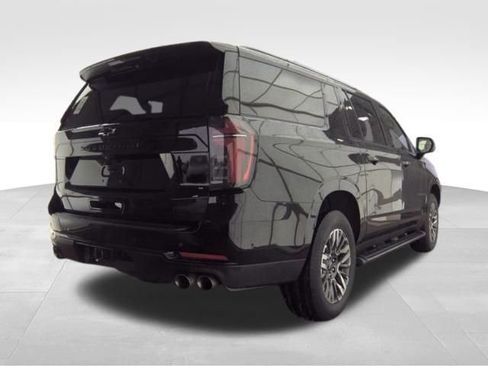 Used 2025 Chevrolet Suburban Z71 AWD/4WD image 17