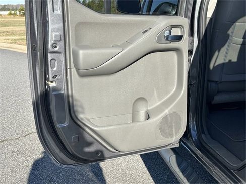 Used 2019 Nissan Frontier SV image 22