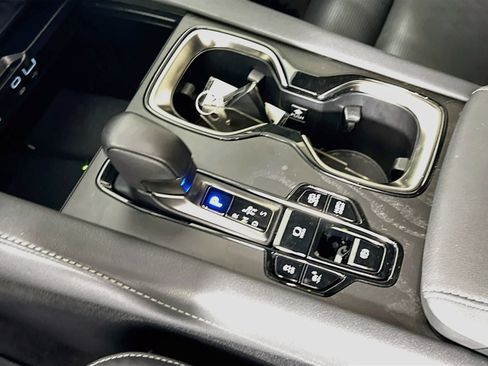 Used 2025 Lexus RX 450h AWD w/ Luxury Package image 17