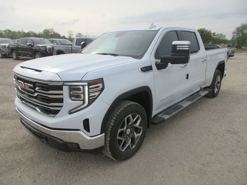 New 2026 GMC Sierra 1500 SLT image 10