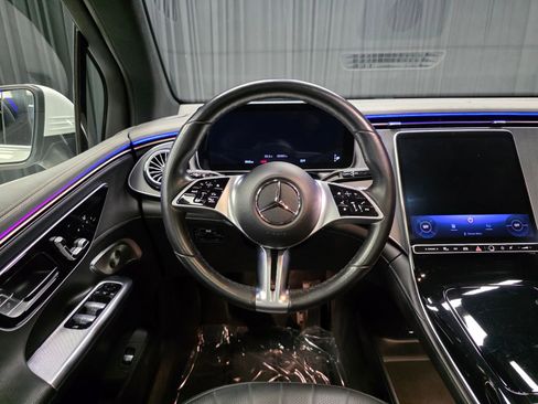 Used 2023 Mercedes-Benz EQE 500 4MATIC SUV w/ Exclusive Trim Package image 19
