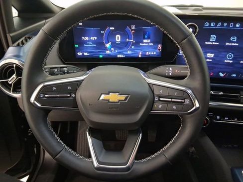 Used 2025 Chevrolet Equinox EV LT w/ Convenience Package image 22