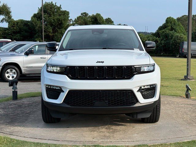 Used 2023 Jeep Grand Cherokee Limited w/ Black Appearance Package RWD image 2